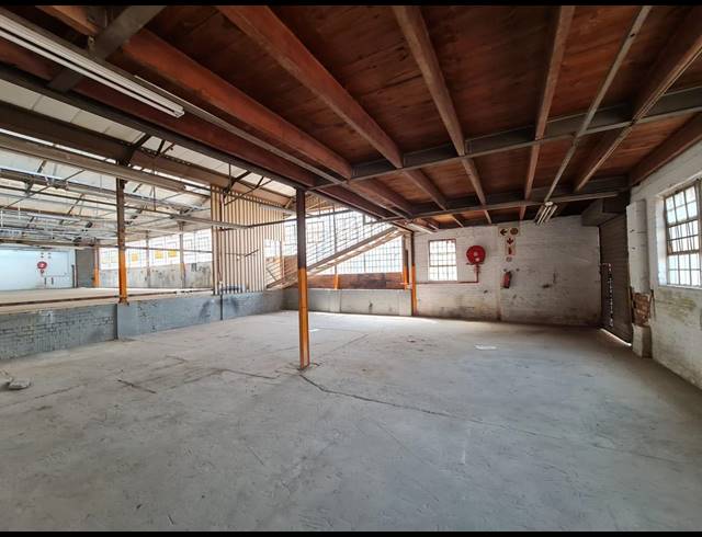 1,319M² WAREHOUSE TO LET IN BENROSE